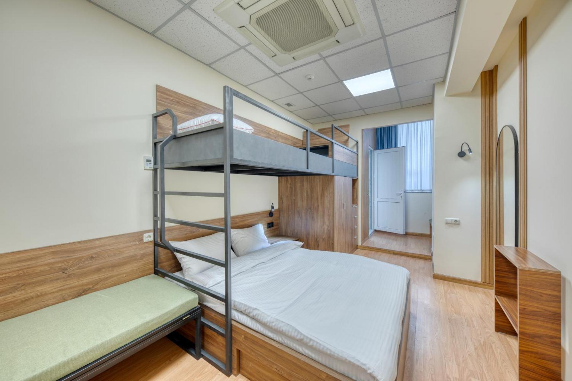 Tropica Inn Hotel Ереван Екстериор снимка